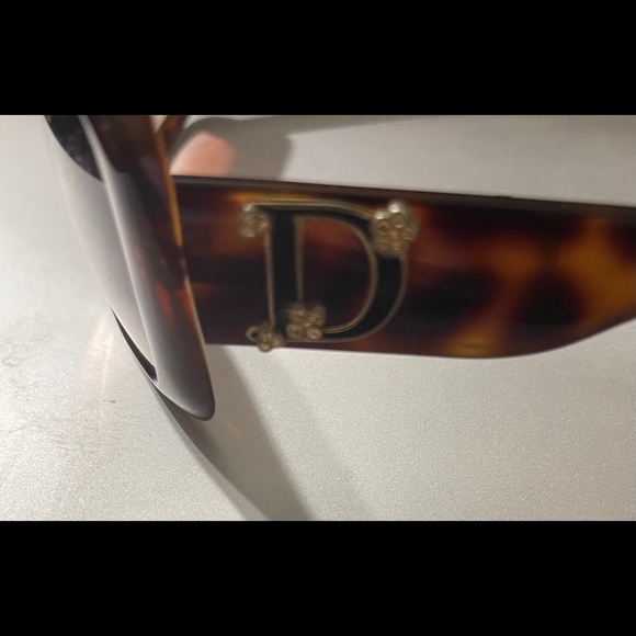 Coutour Sunglasses (prescribed) - Picture 3 of 4